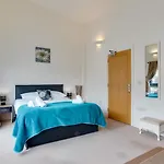 St Stephens Court, Marina