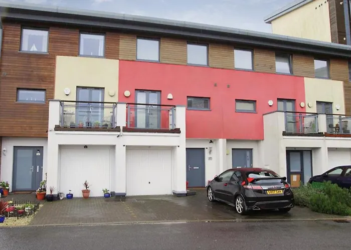 St Stephens Court, Marina